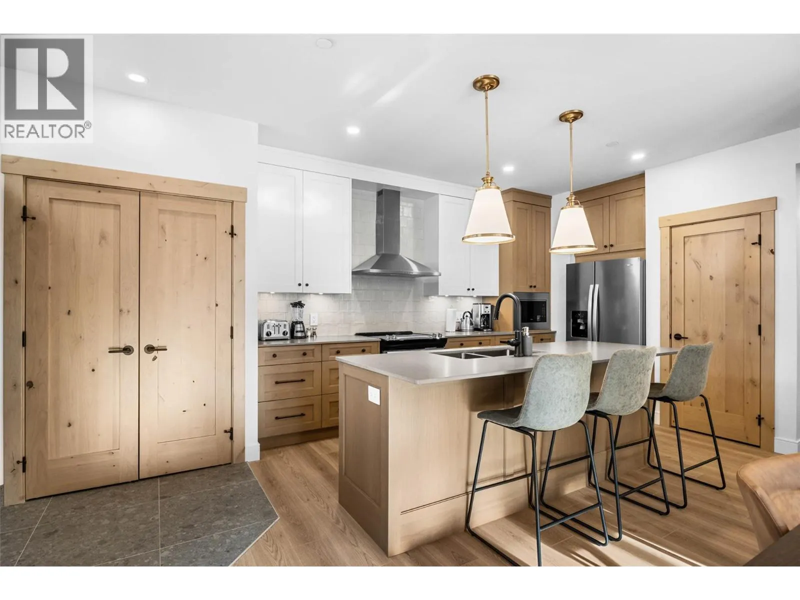 7005 MCGILLIVRAY LAKE Drive Unit# 16