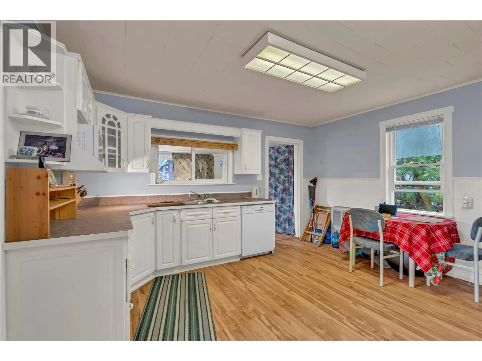 286 Angela Ave