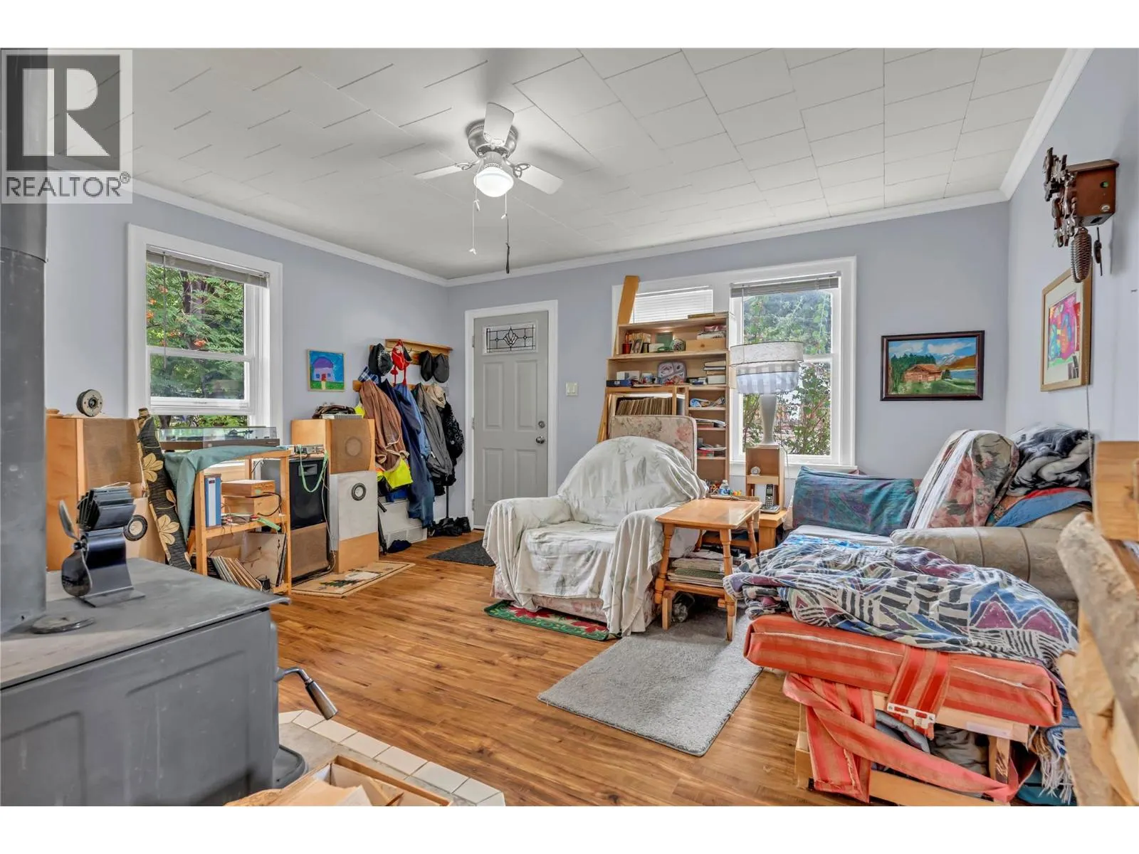 286 Angela Ave