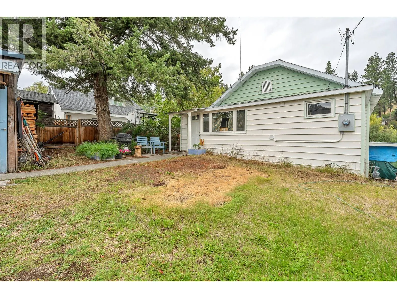 286 Angela Ave