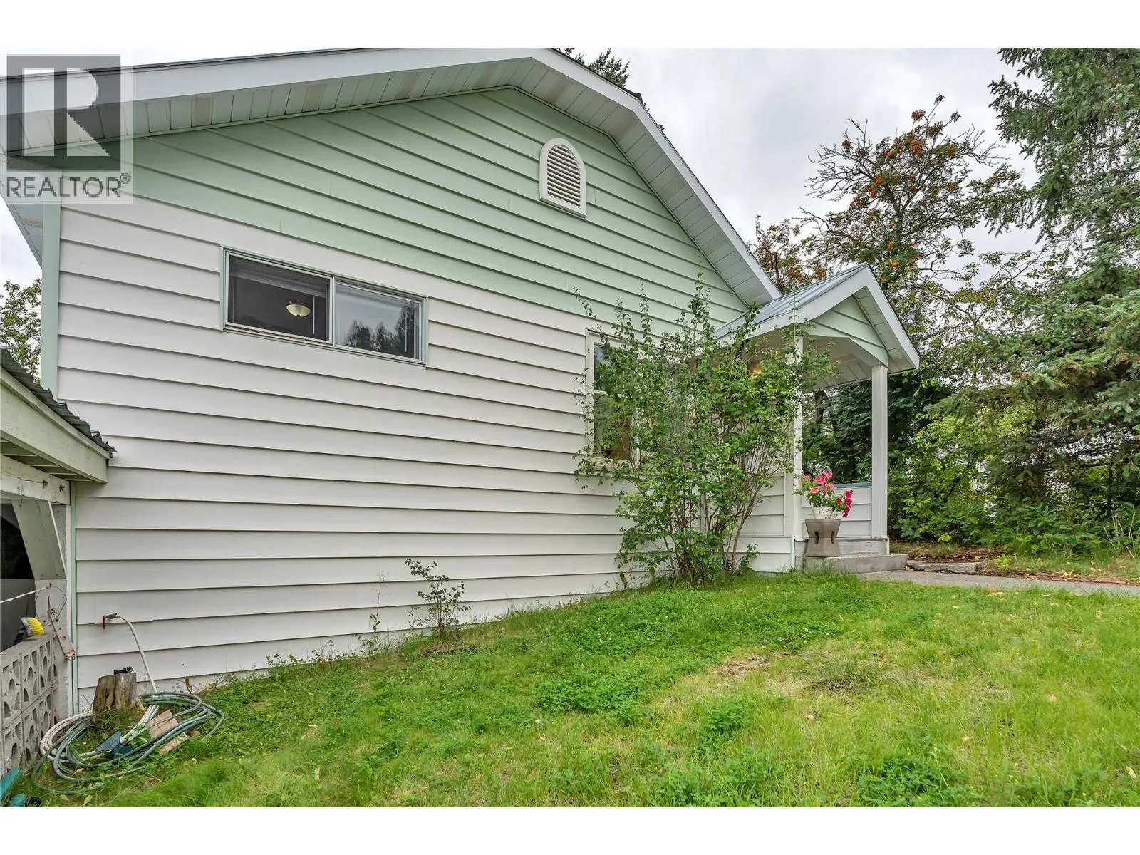 286 Angela Ave
