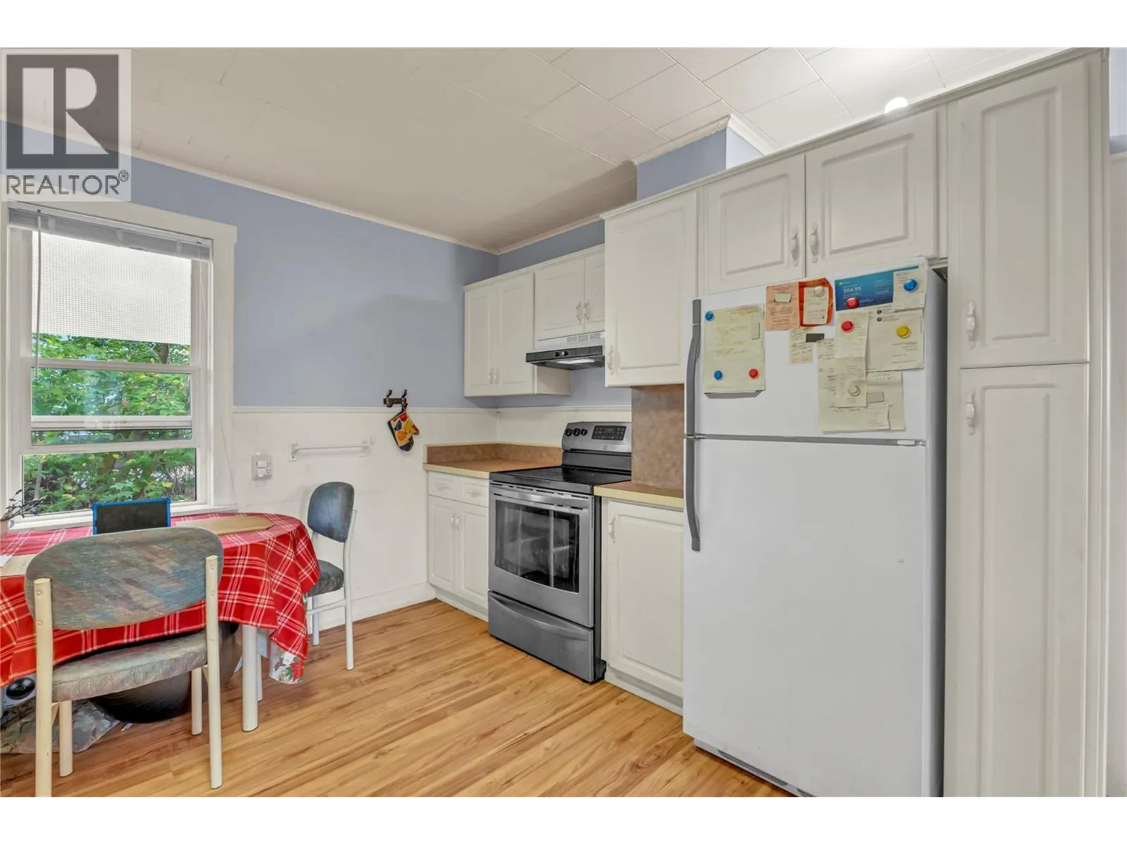 286 Angela Ave
