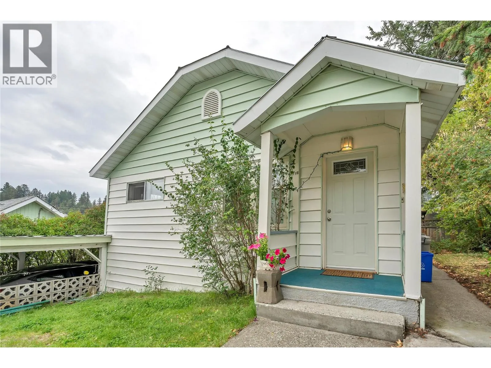 286 Angela Ave