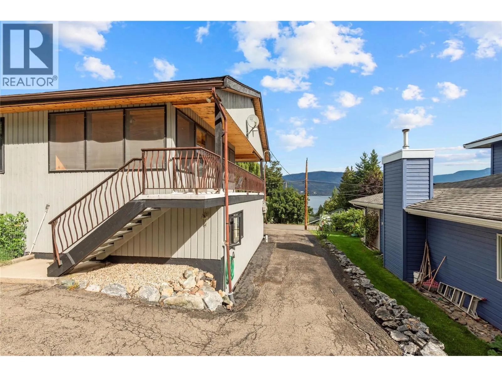 2264 Lakeview Drive