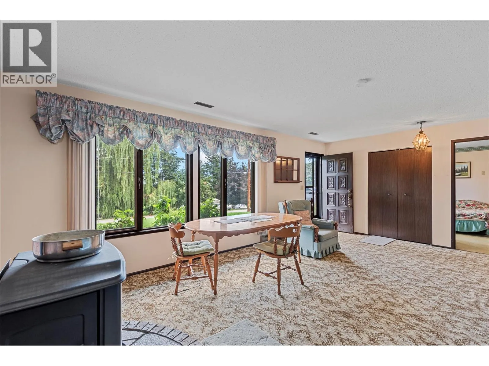 2264 Lakeview Drive