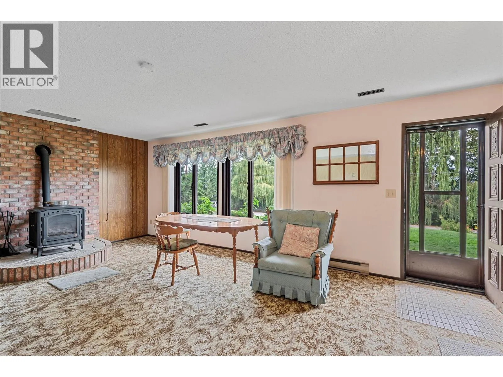 2264 Lakeview Drive