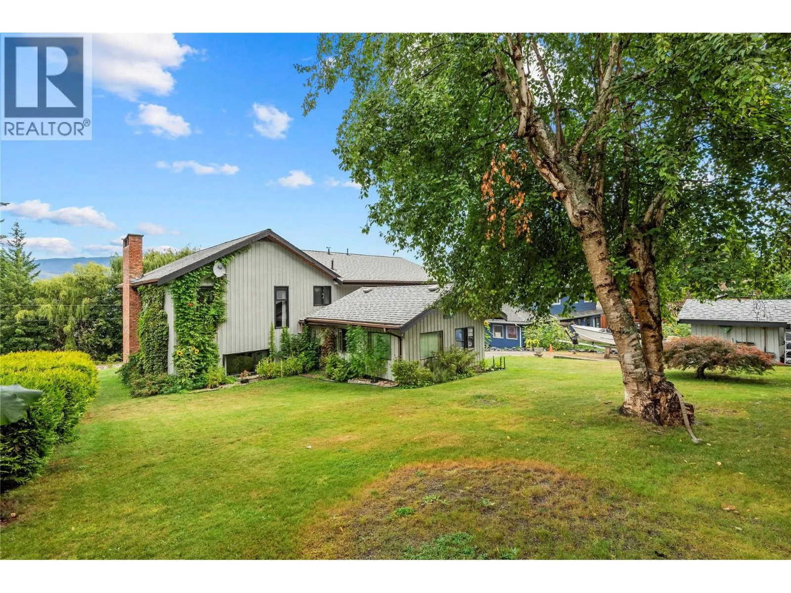 2264 Lakeview Drive