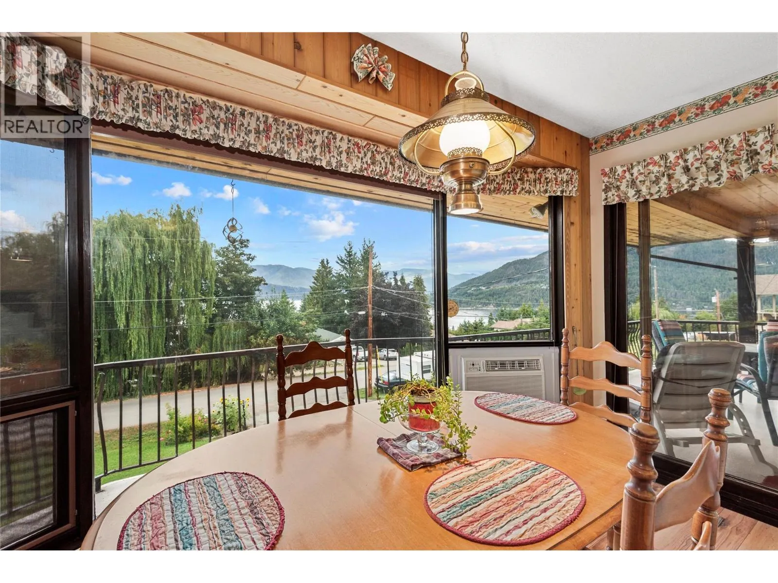 2264 Lakeview Drive