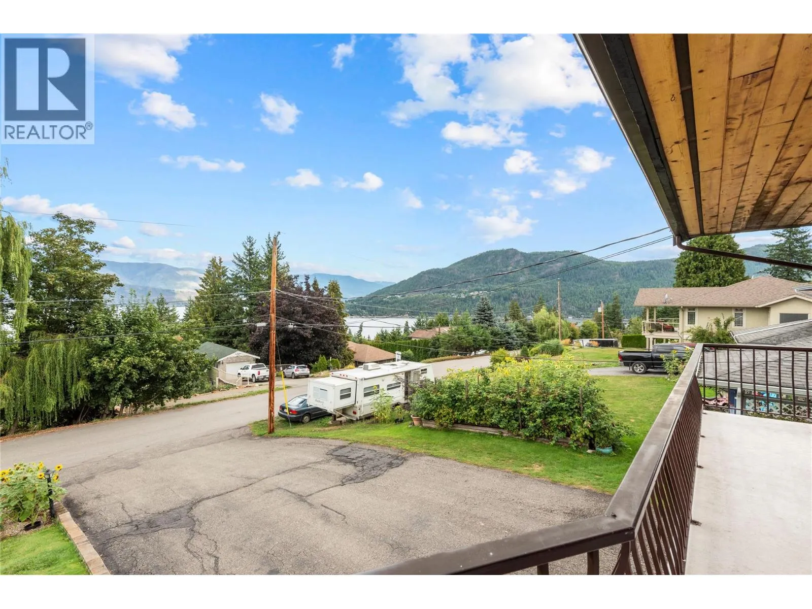 2264 Lakeview Drive