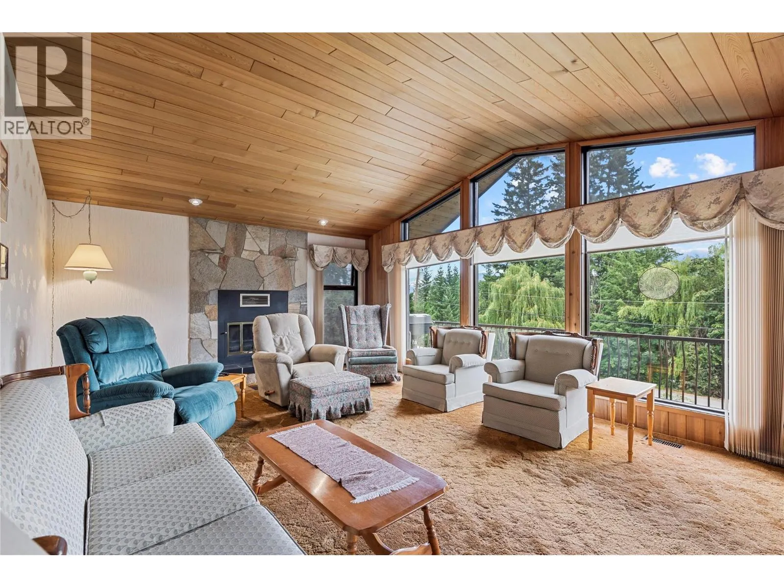2264 Lakeview Drive