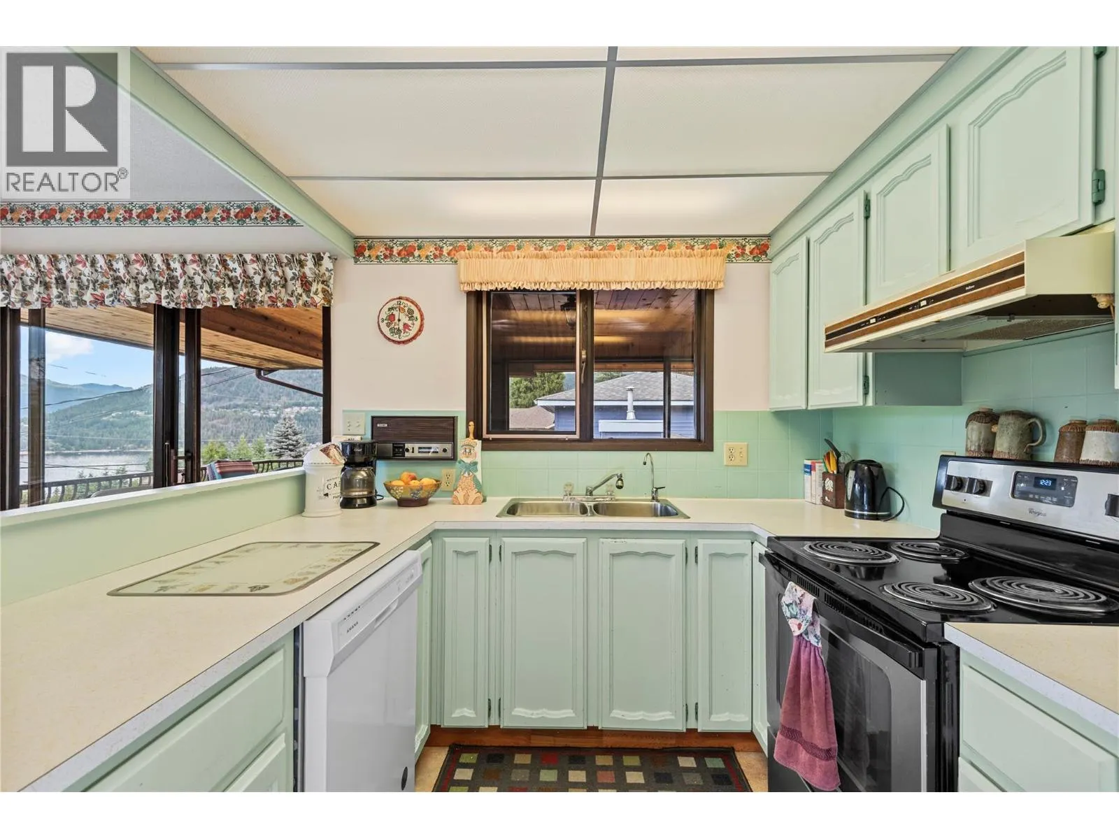 2264 Lakeview Drive