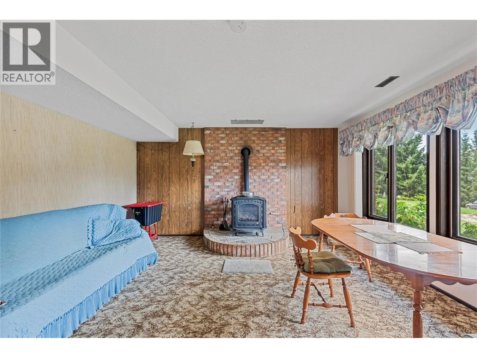2264 Lakeview Drive