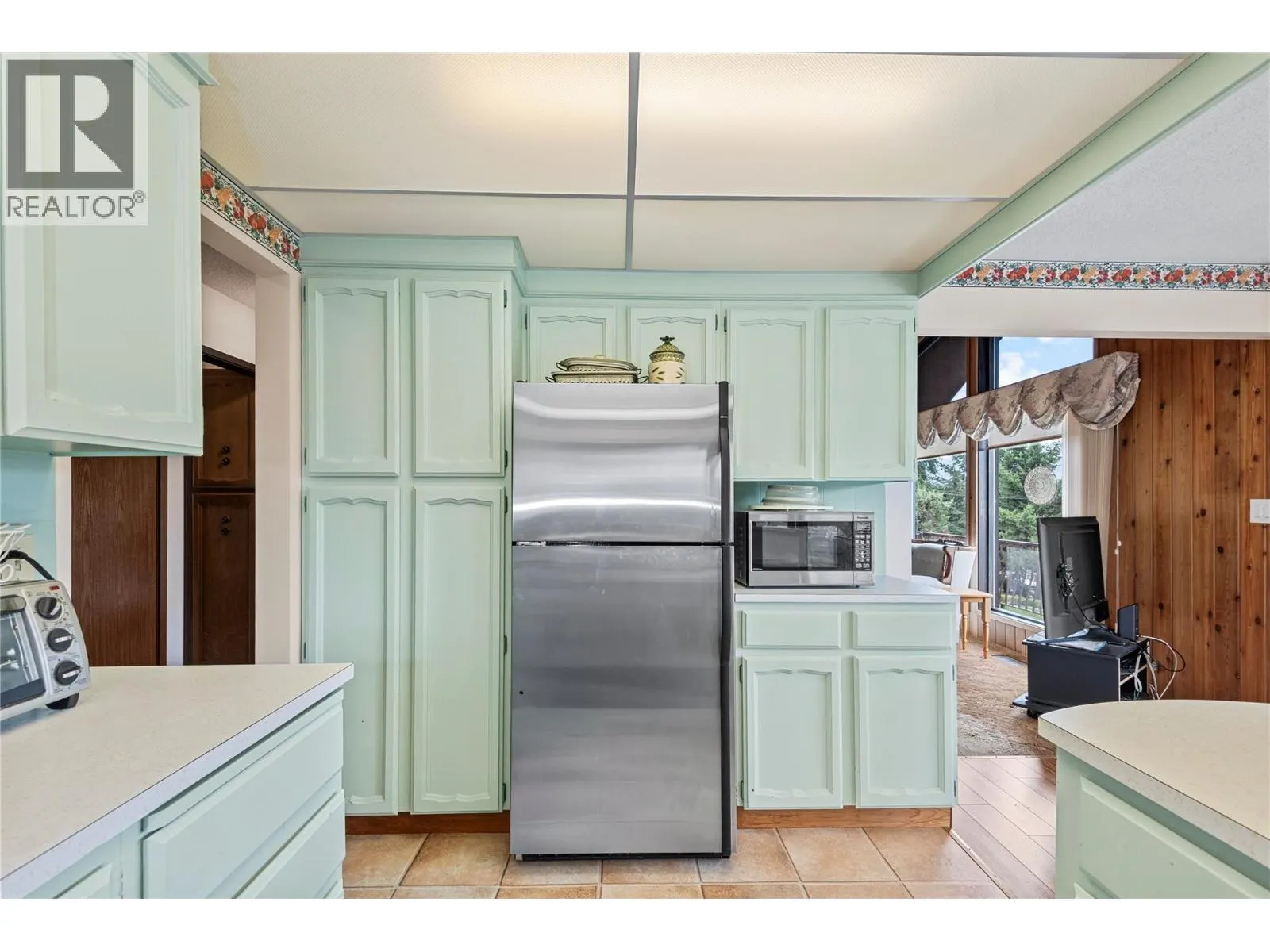 2264 Lakeview Drive