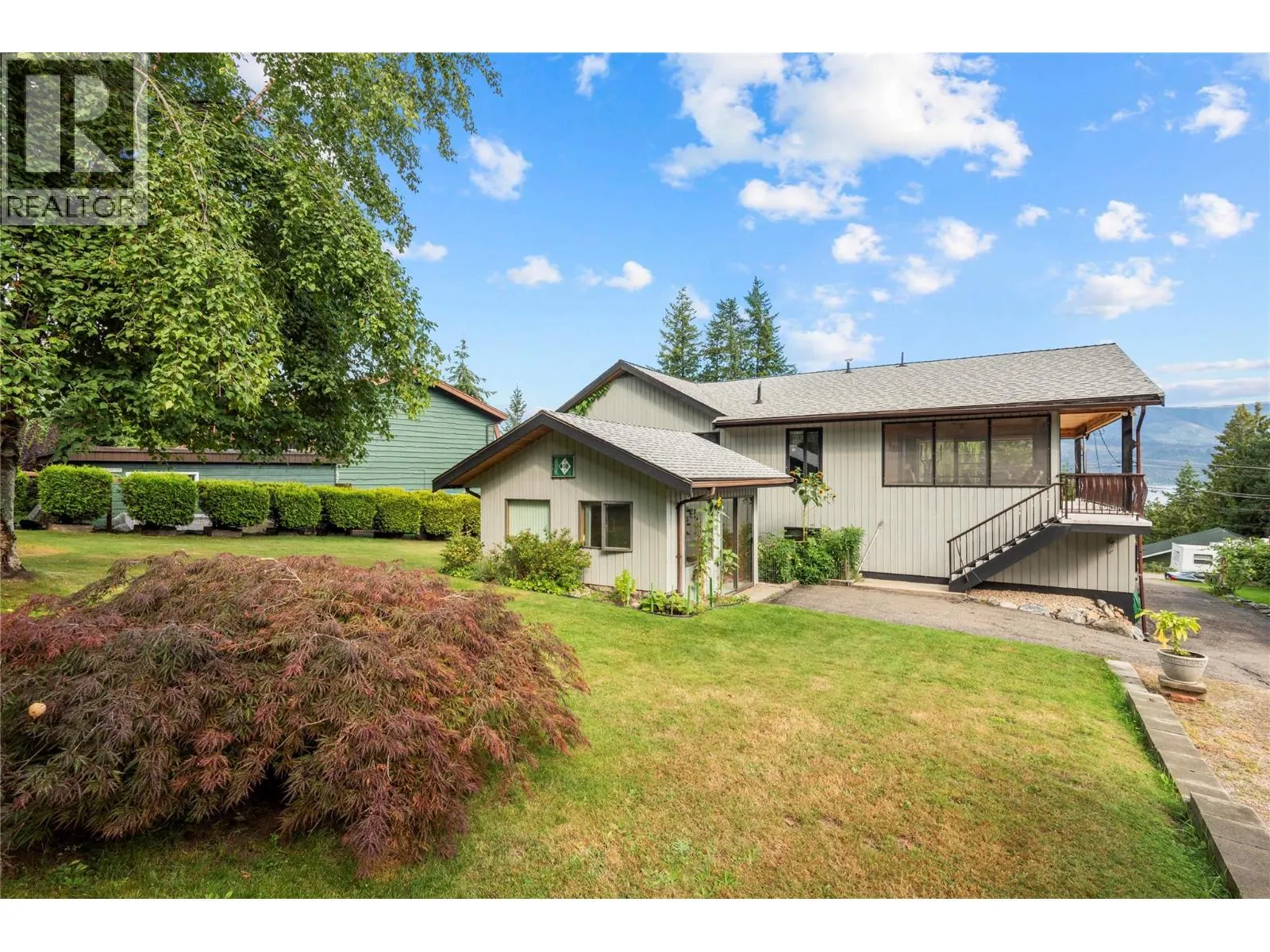 2264 Lakeview Drive