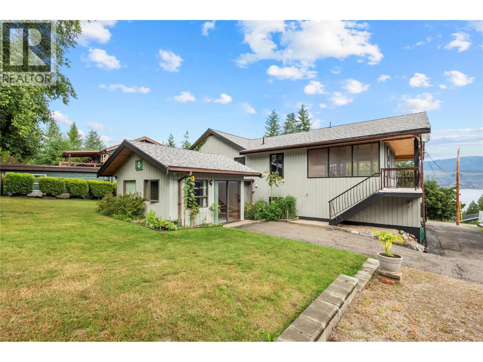 2264 Lakeview Drive