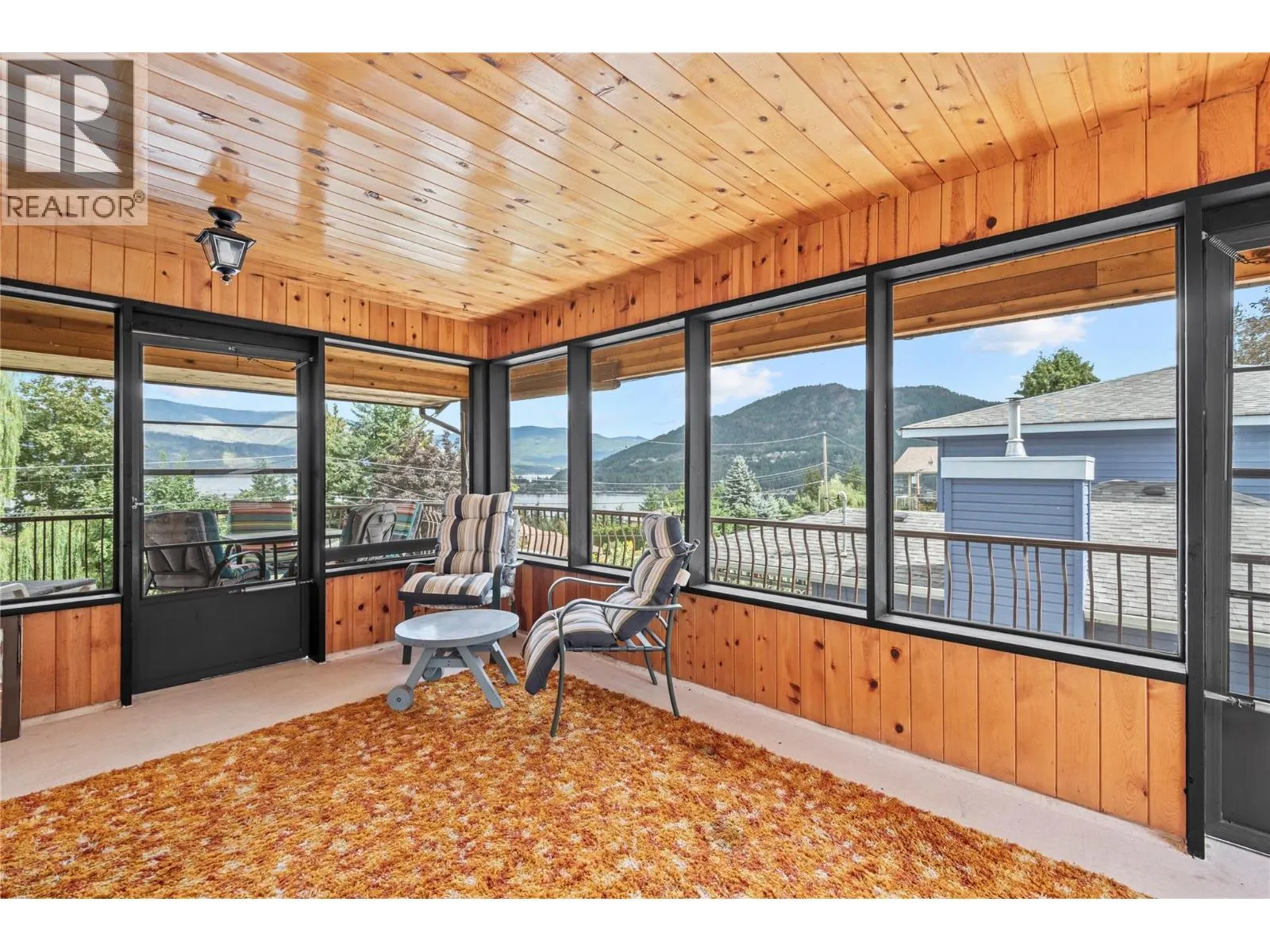 2264 Lakeview Drive