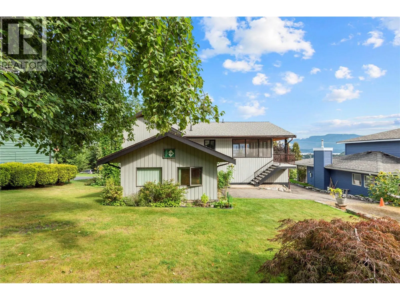 2264 Lakeview Drive