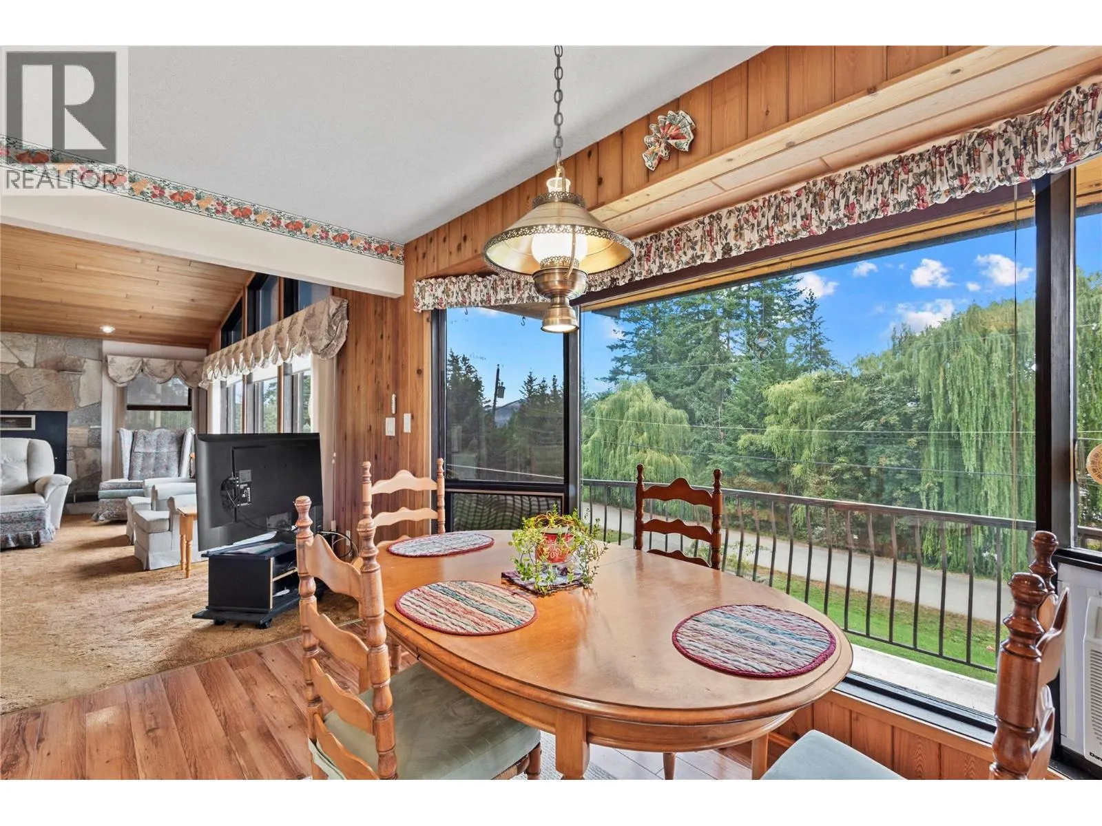 2264 Lakeview Drive