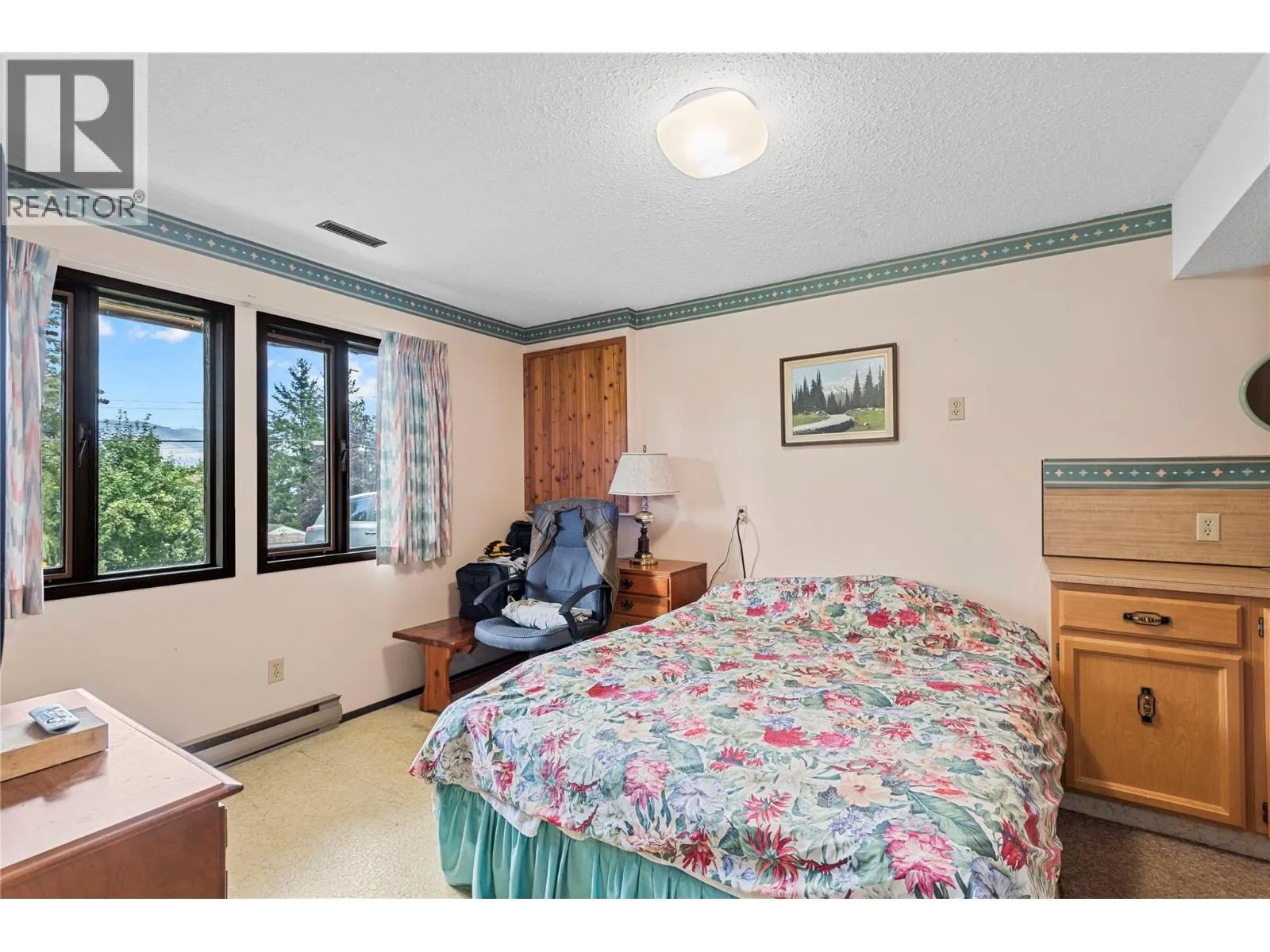 2264 Lakeview Drive