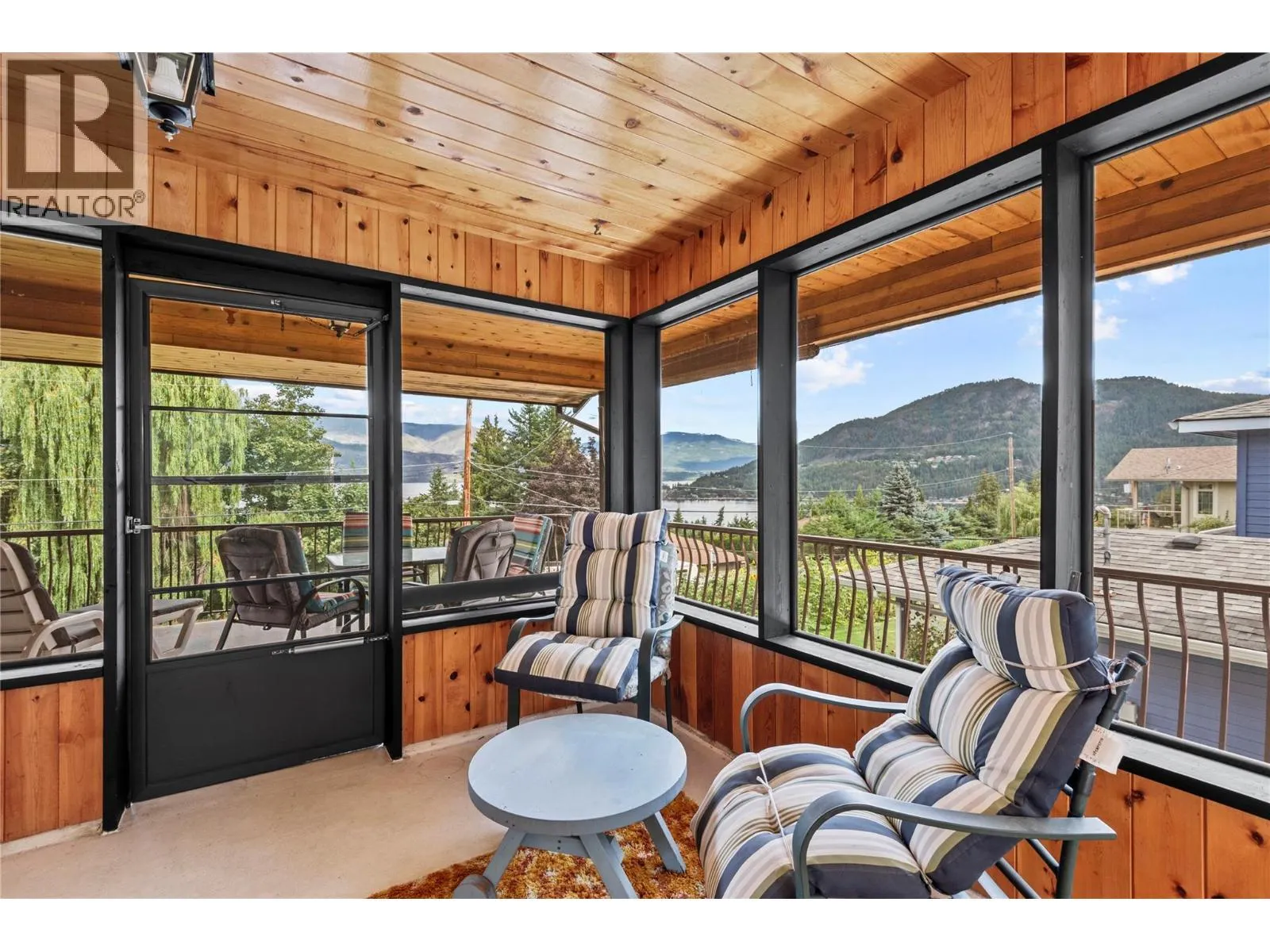 2264 Lakeview Drive