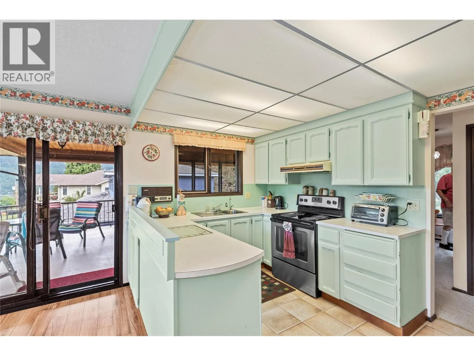 2264 Lakeview Drive