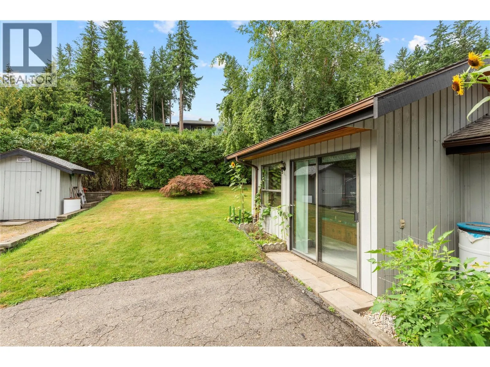 2264 Lakeview Drive