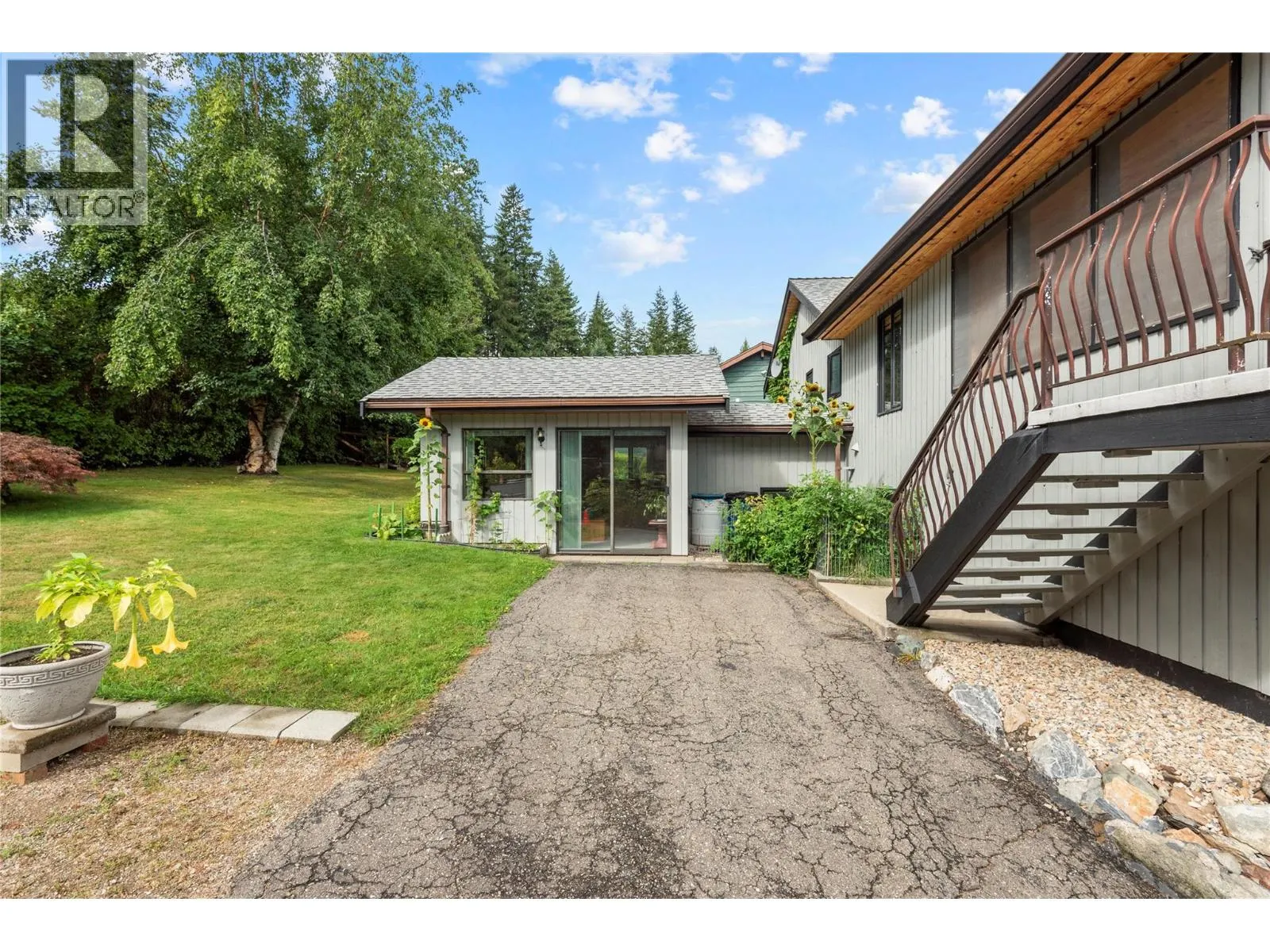 2264 Lakeview Drive