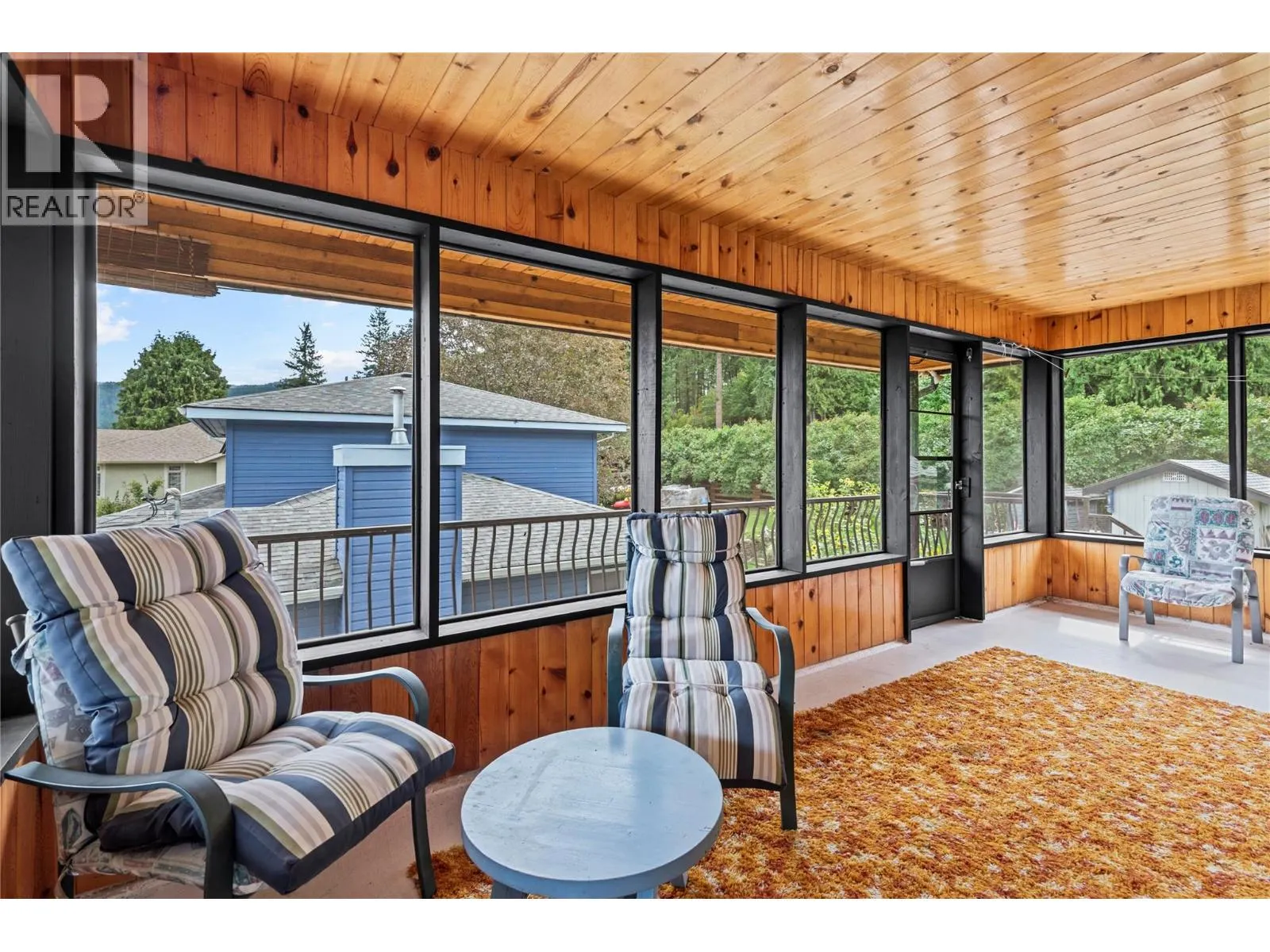 2264 Lakeview Drive