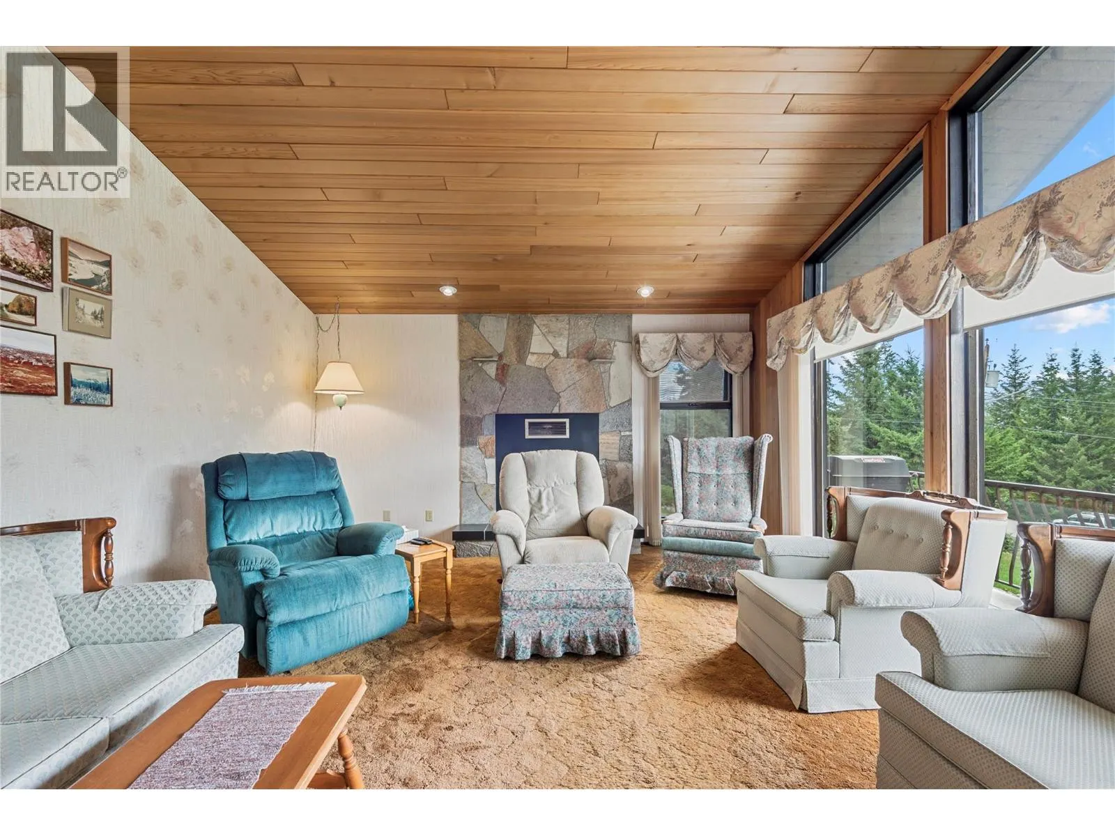 2264 Lakeview Drive