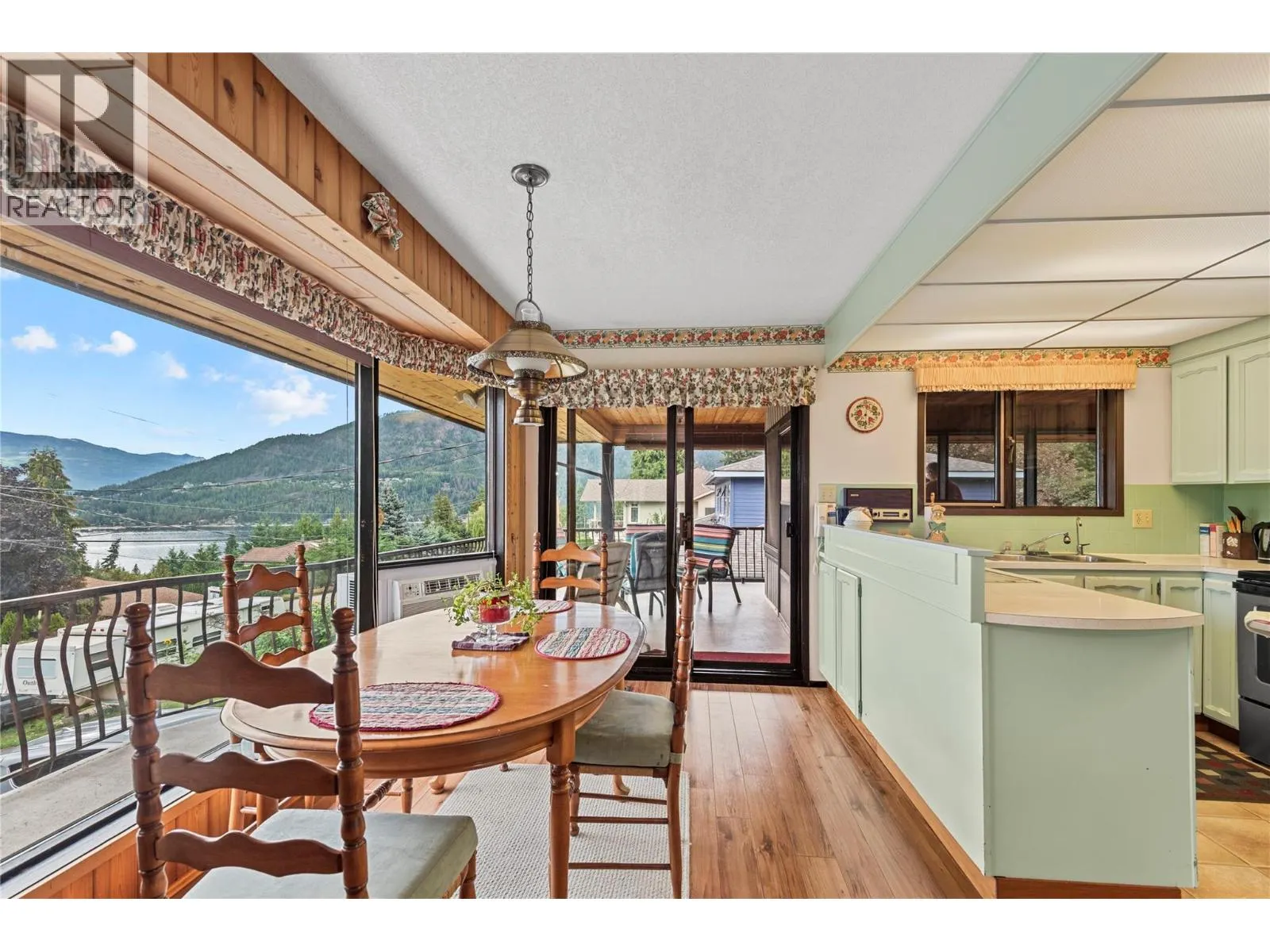 2264 Lakeview Drive
