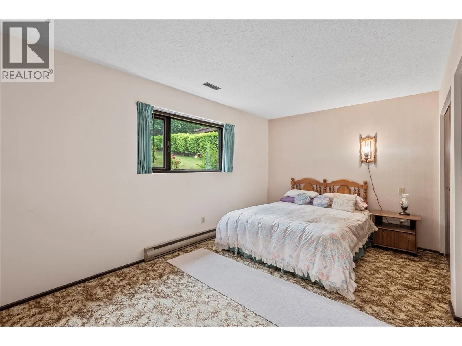2264 Lakeview Drive