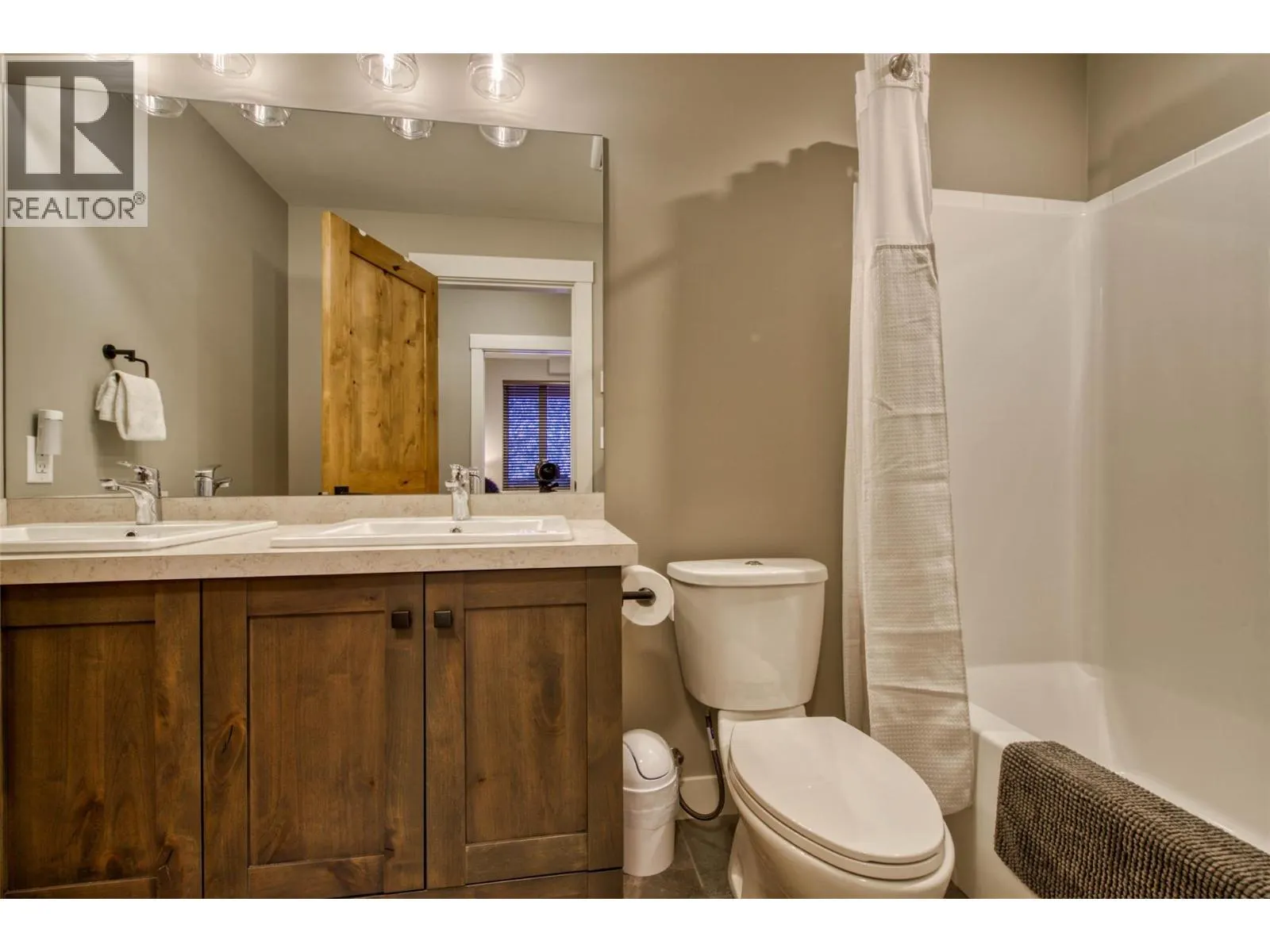 5025 Valley Drive Unit# 26