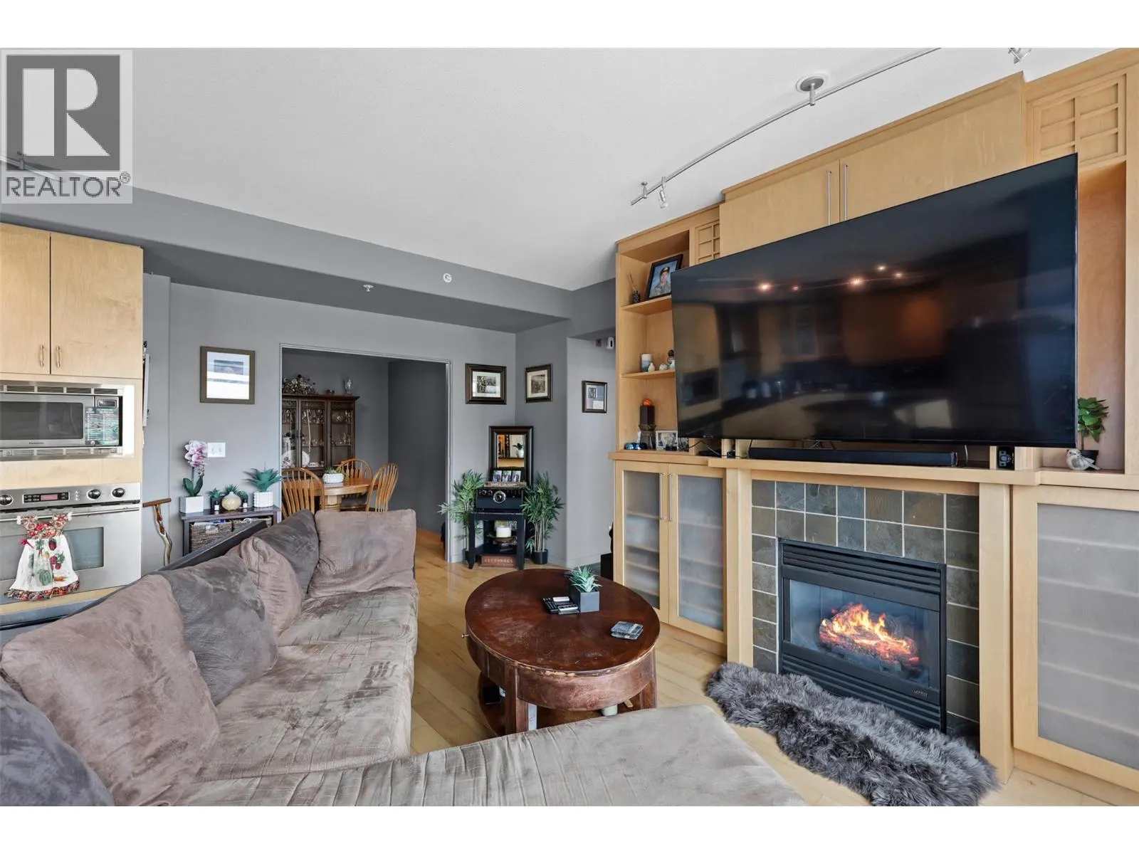 619 Victoria Street Unit# 902