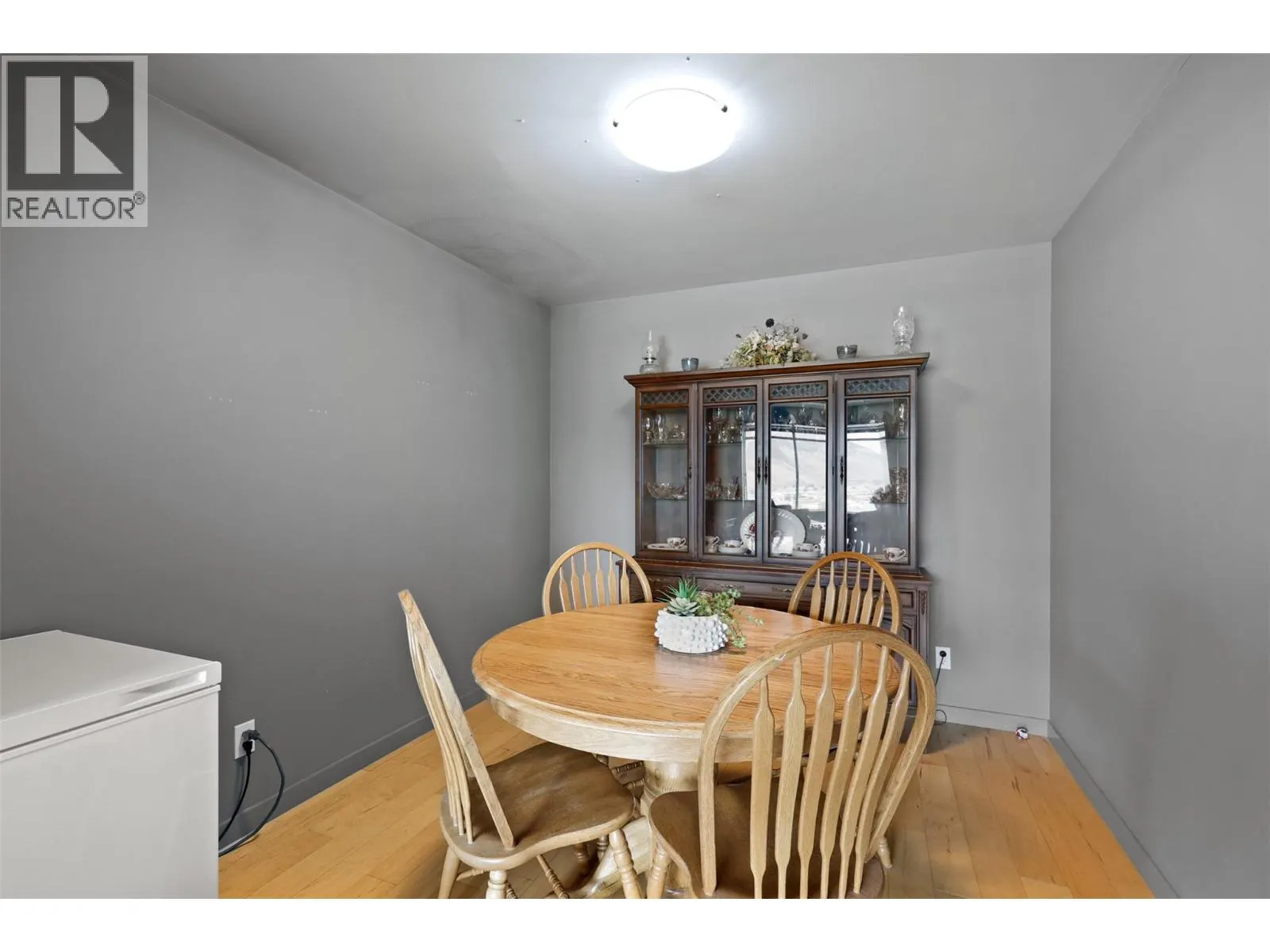 619 Victoria Street Unit# 902