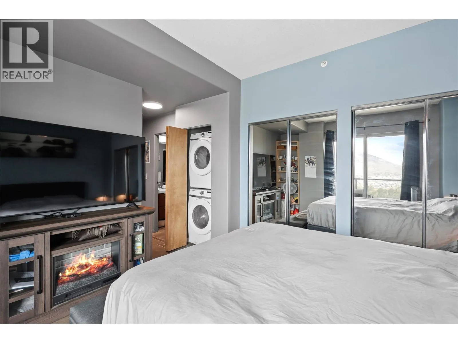 619 Victoria Street Unit# 902