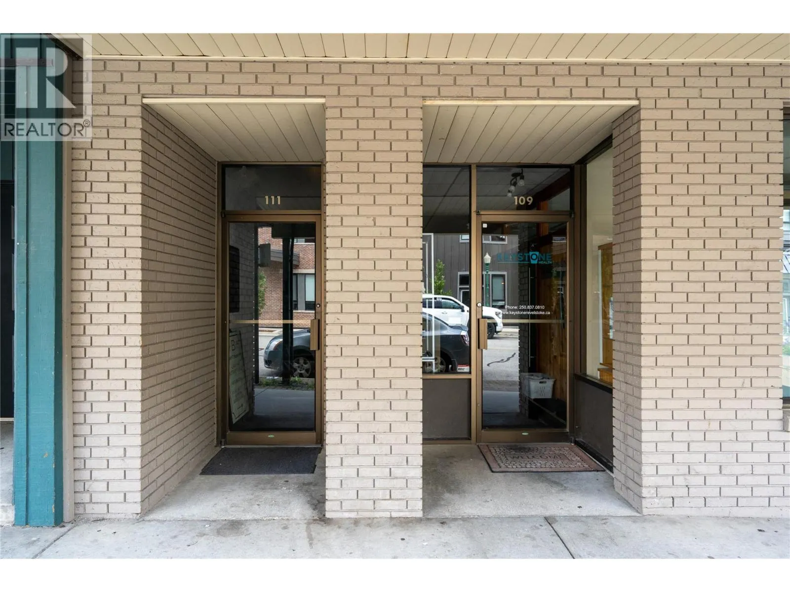 109 Second Street E