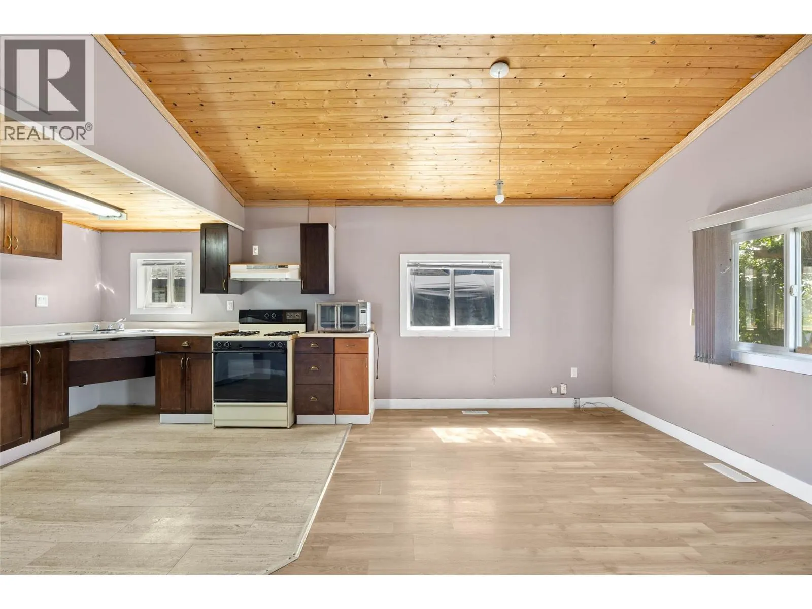 771 ATHABASCA Street E Unit# 33