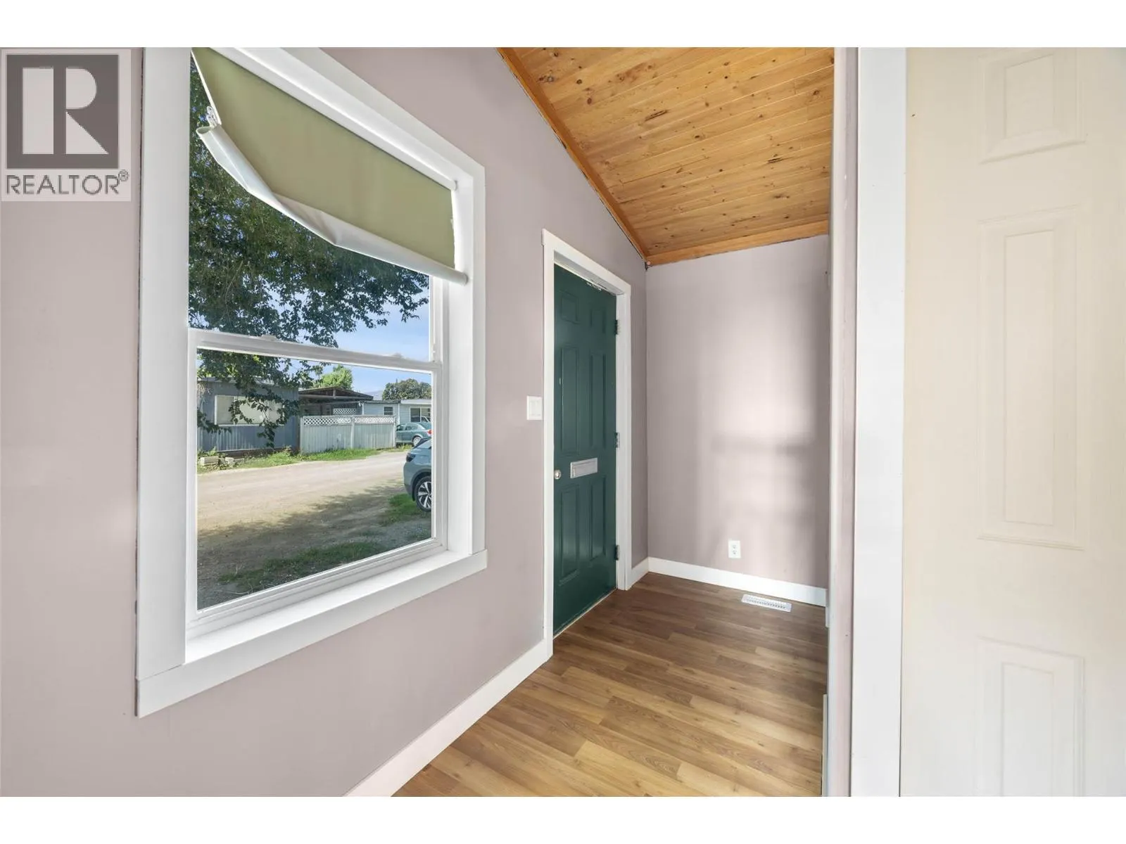 771 ATHABASCA Street E Unit# 33