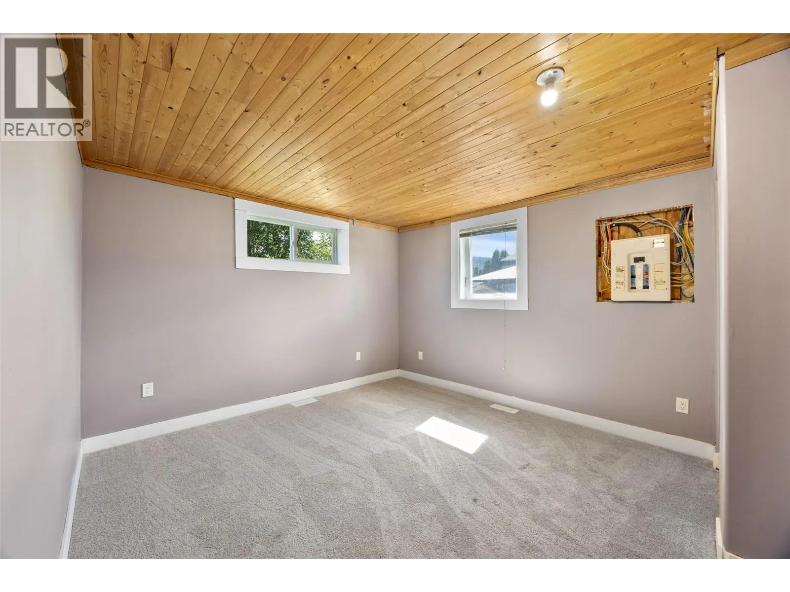 771 ATHABASCA Street E Unit# 33