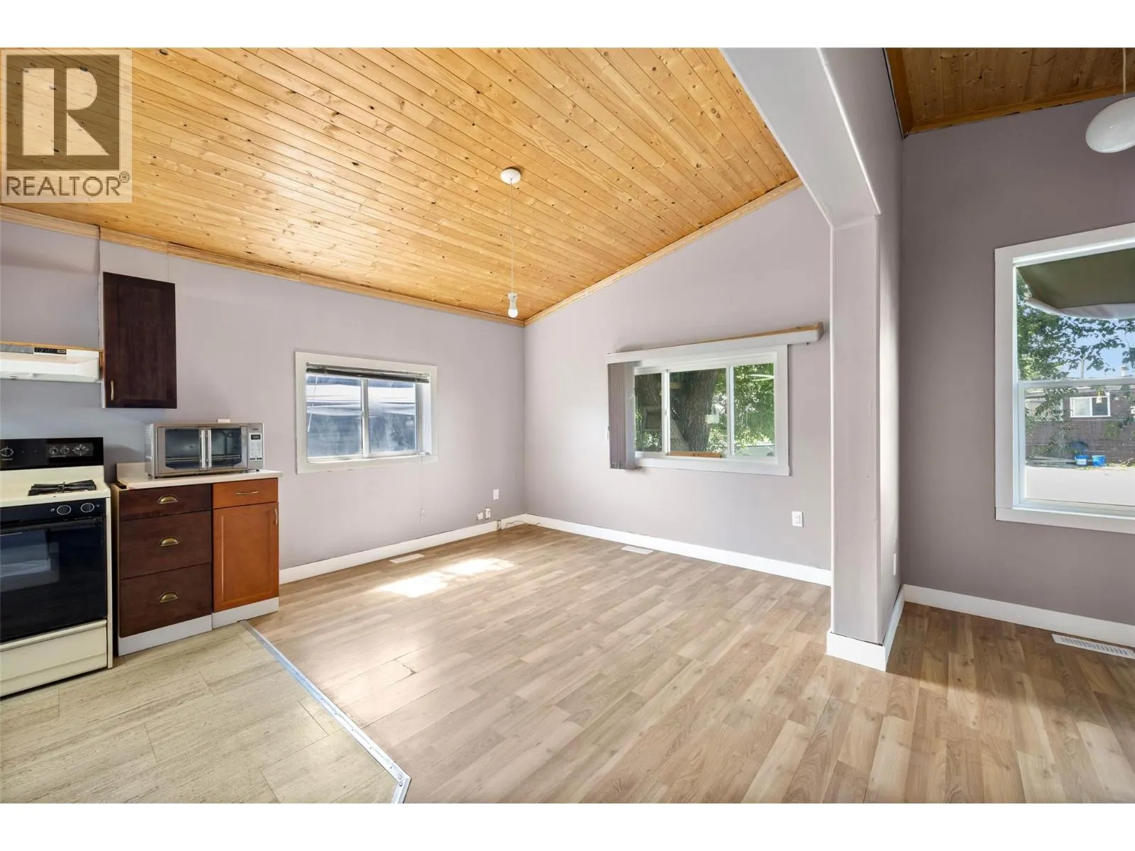 771 ATHABASCA Street E Unit# 33