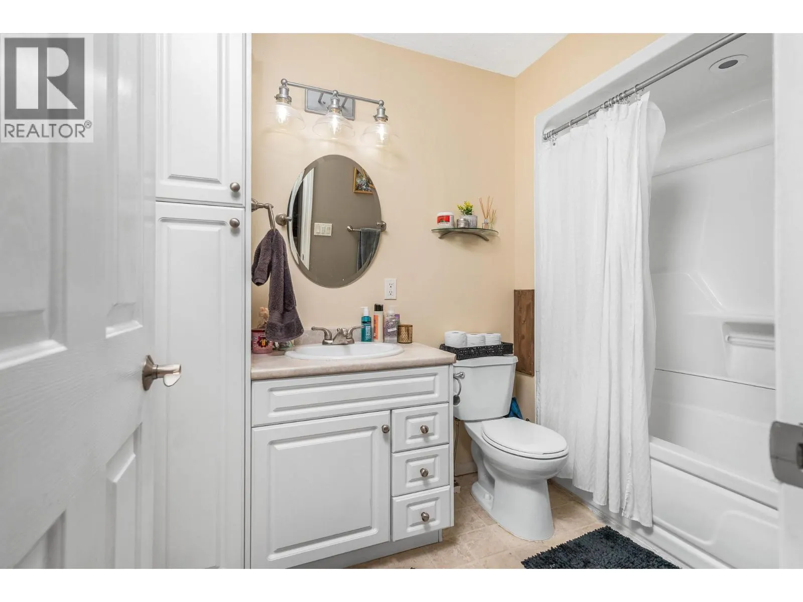 2100 43 Avenue Unit# 205