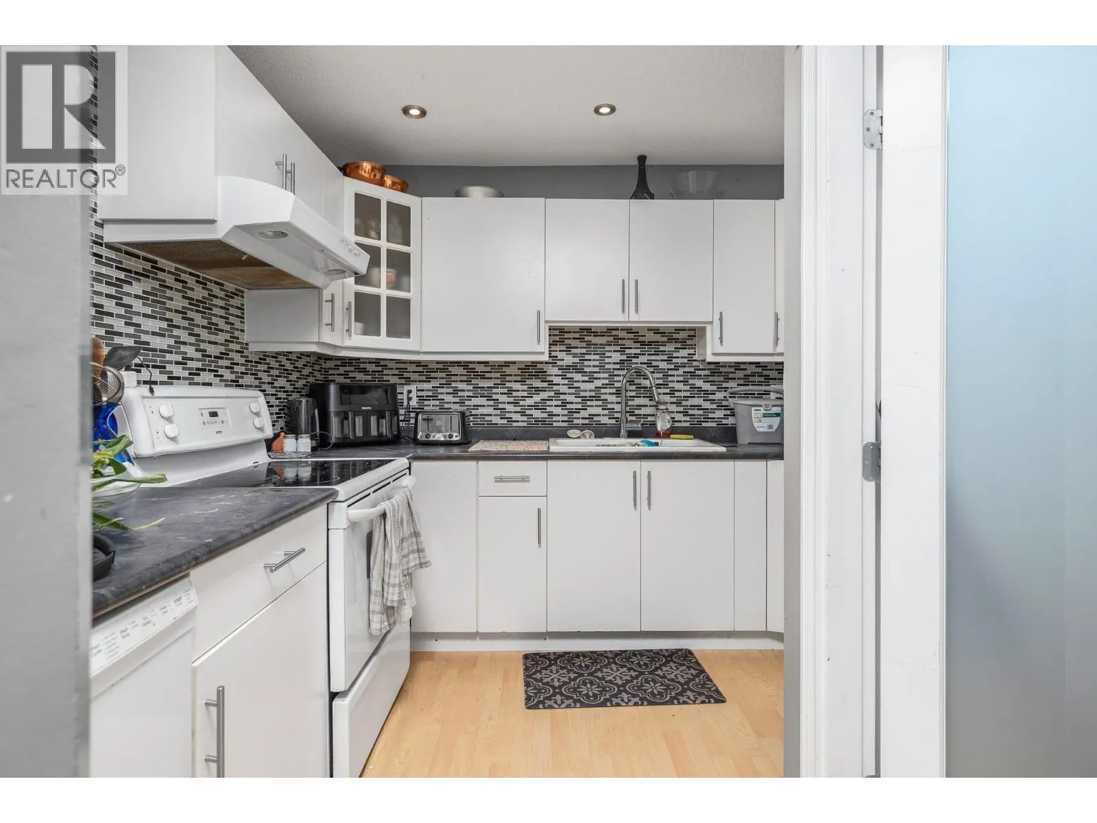 2100 43 Avenue Unit# 205