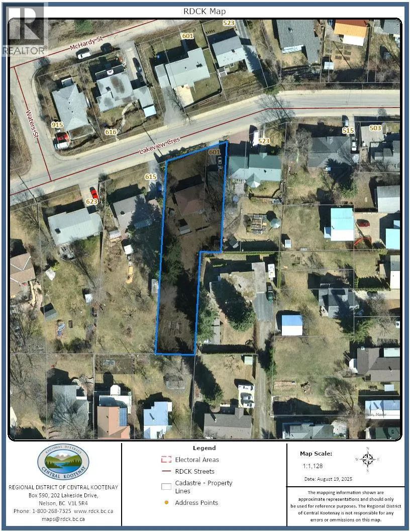 601 Lakeview Crescent