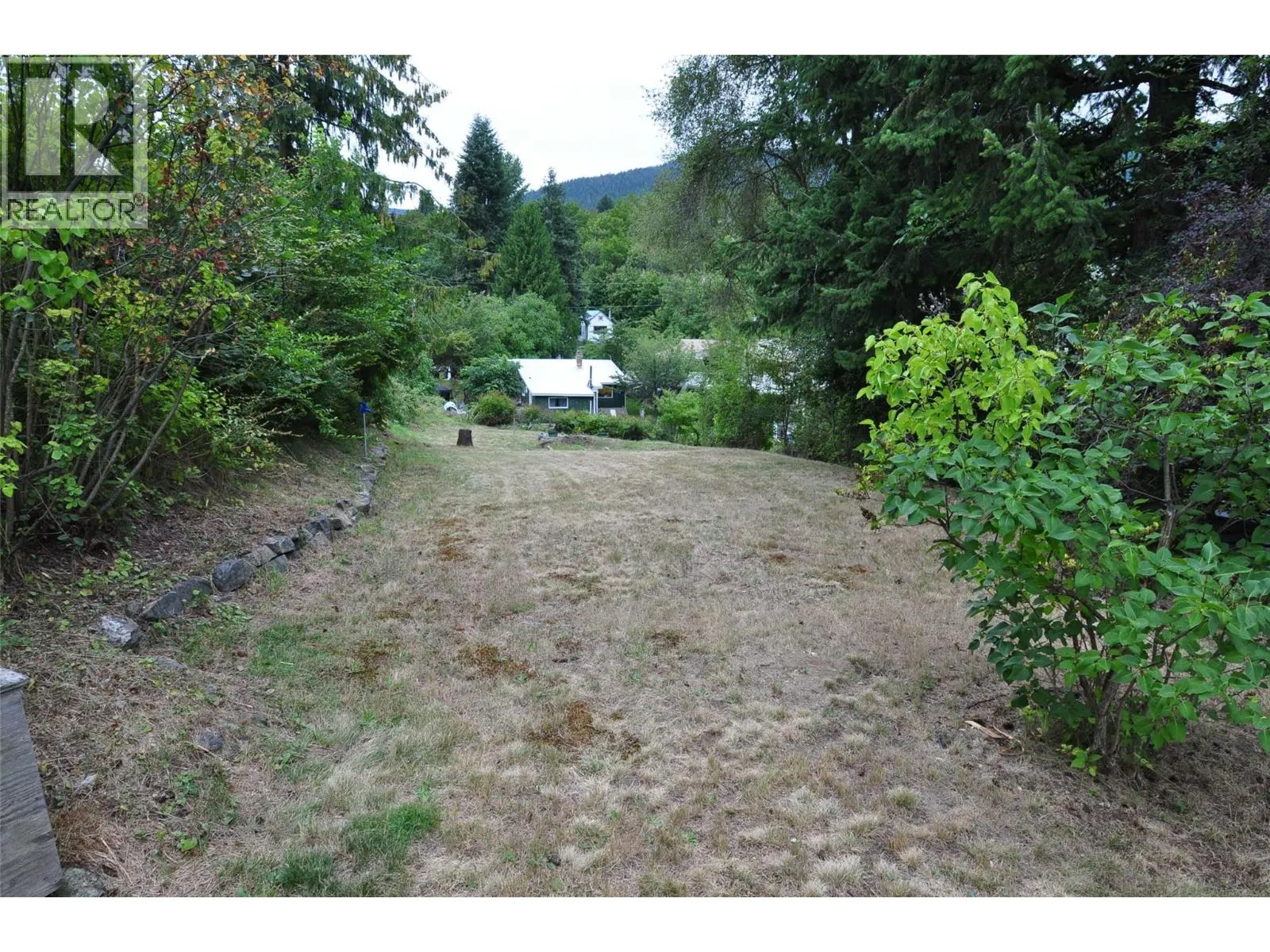 601 Lakeview Crescent