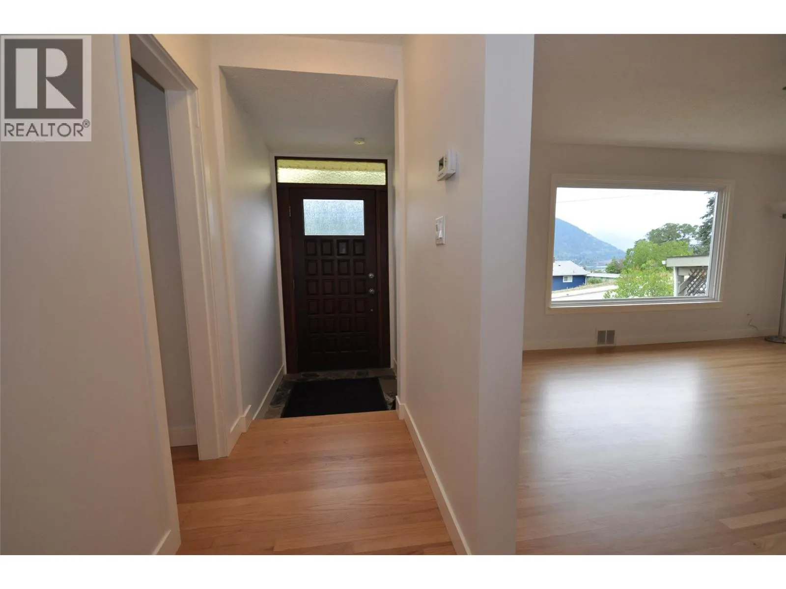 601 Lakeview Crescent