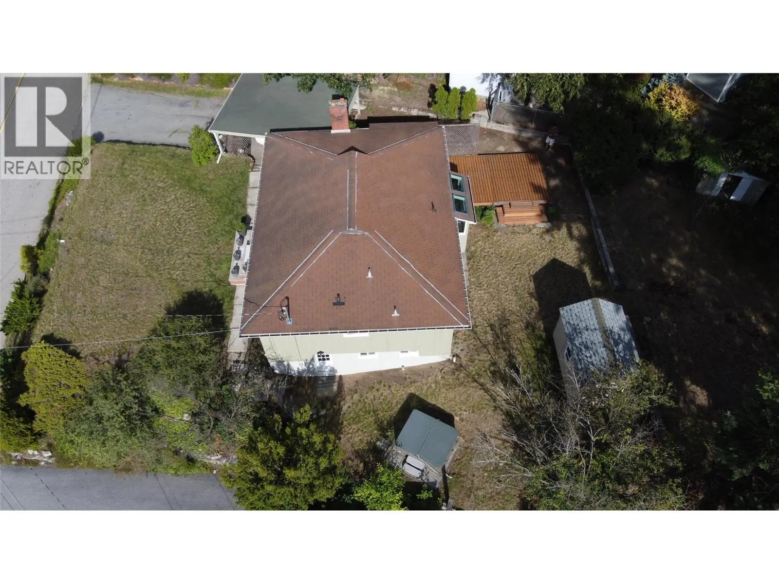 601 Lakeview Crescent