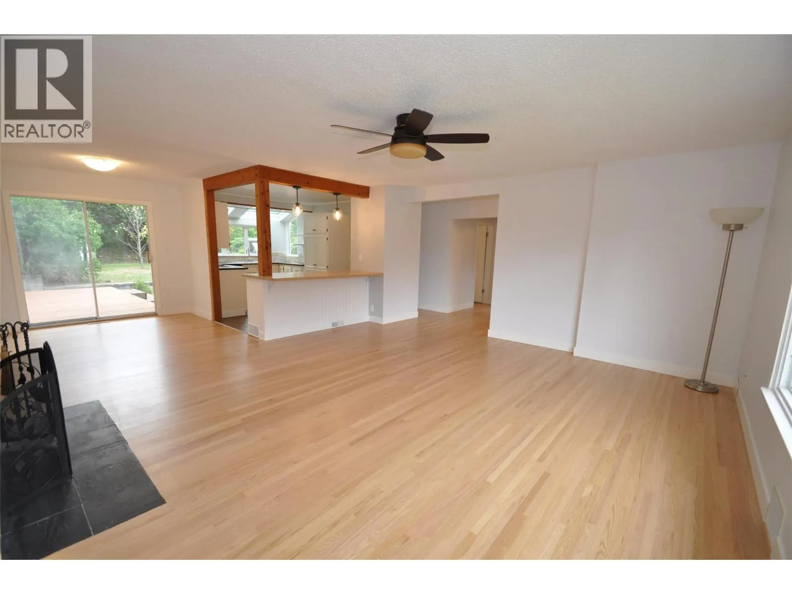 601 Lakeview Crescent