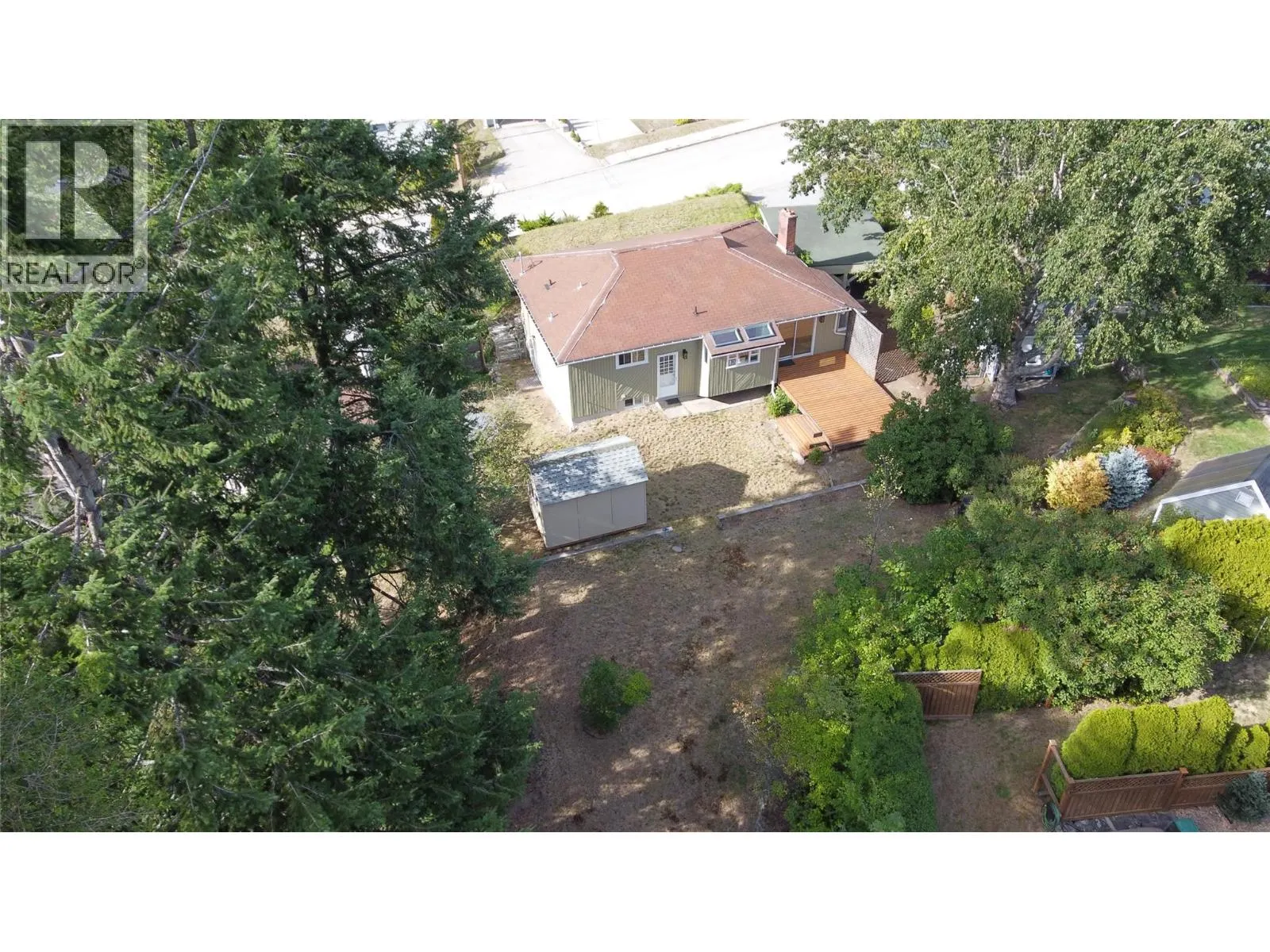 601 Lakeview Crescent