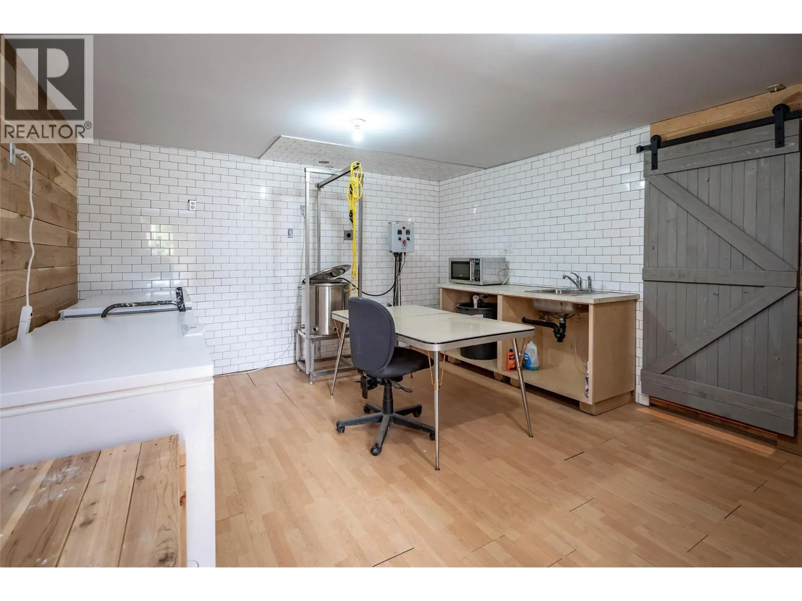 127 8th Street N