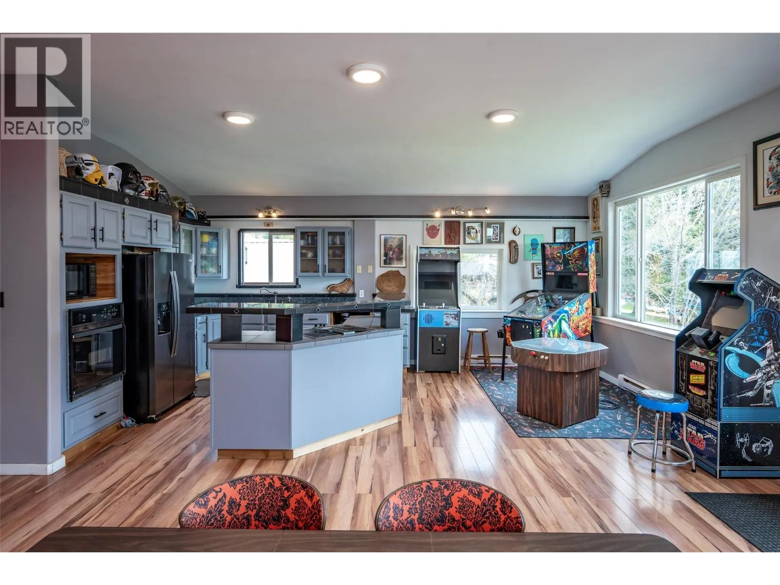 127 8th Street N